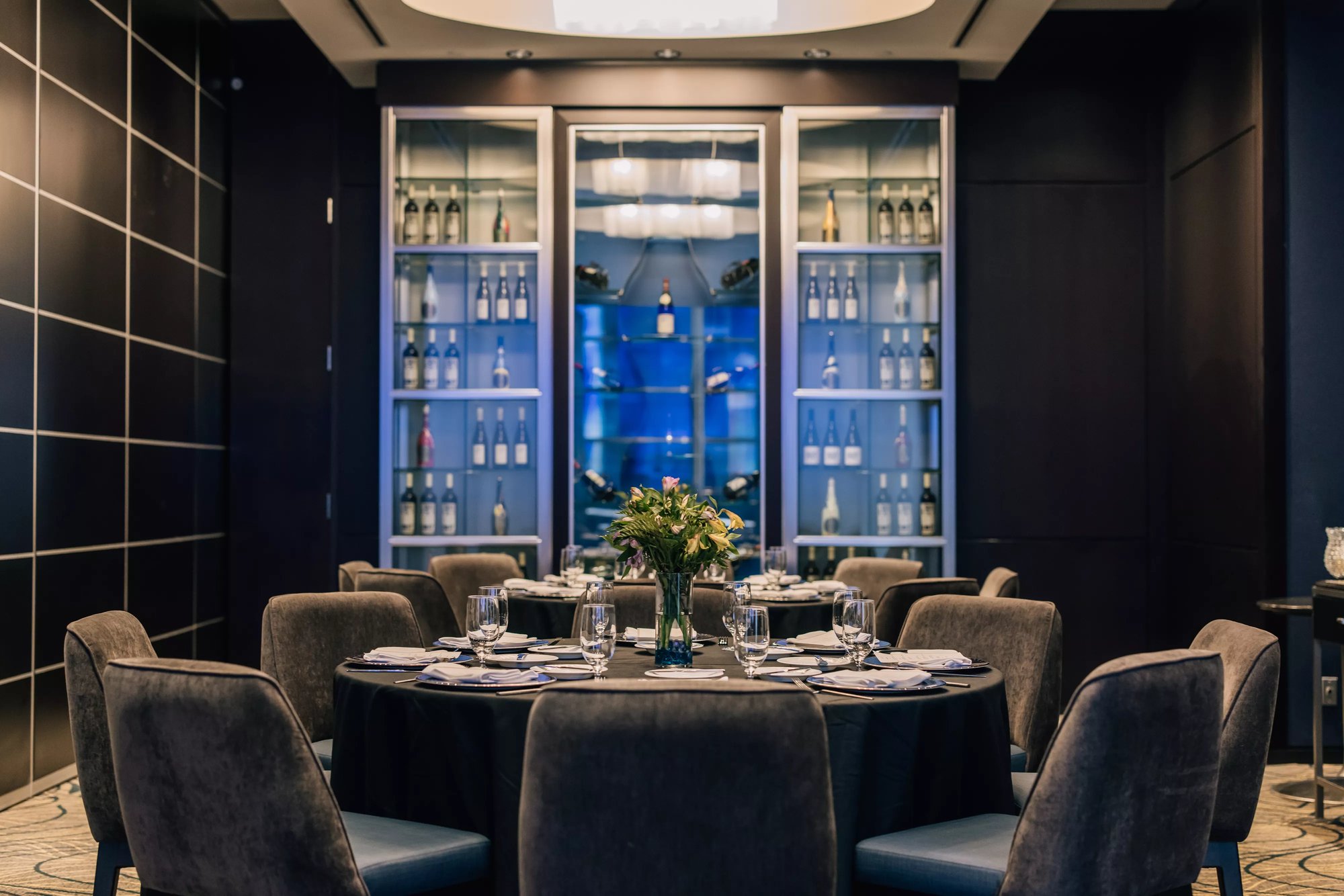 Azure Restaurant & Bar, Restaurant in Toronto