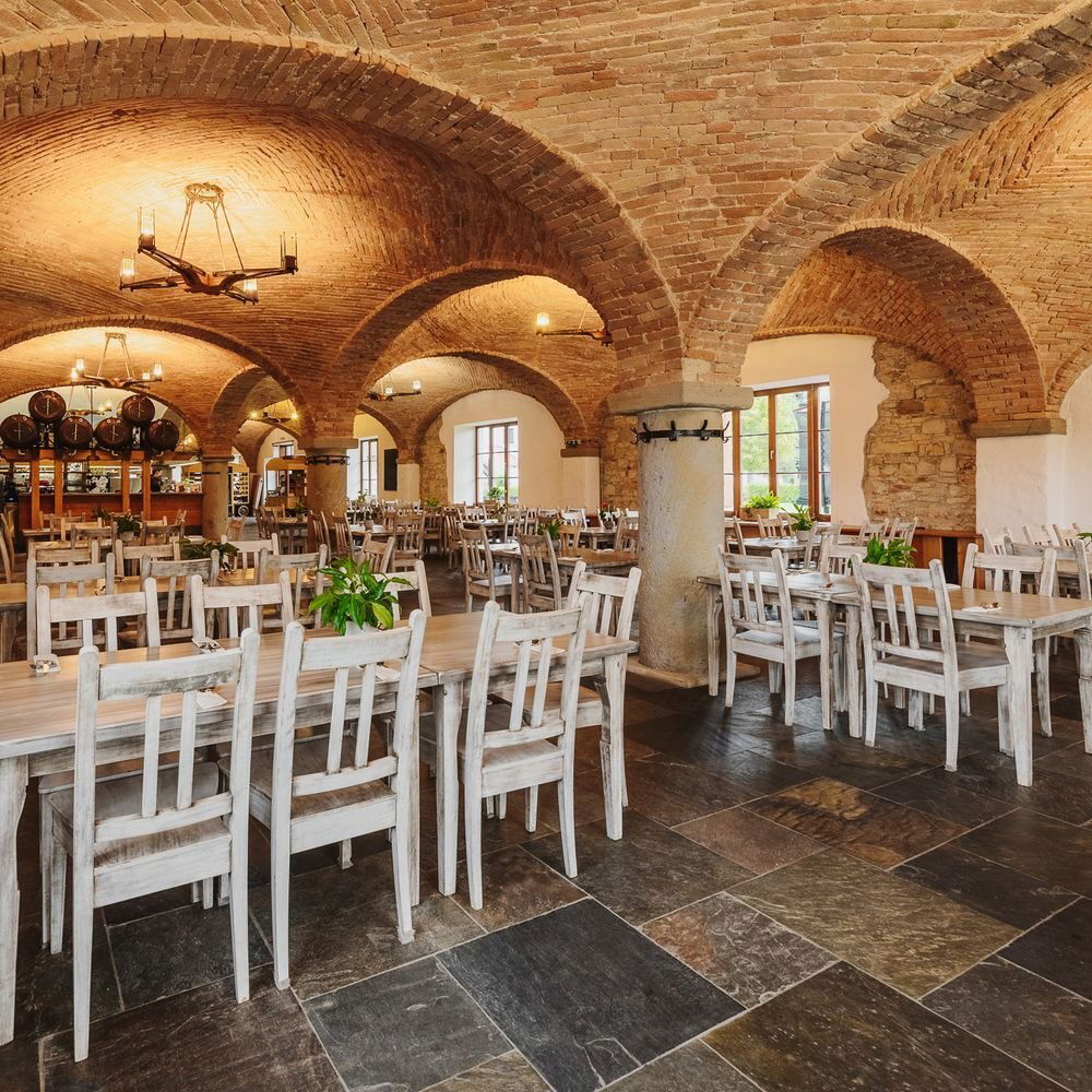 Dvůr Perlová voda restaurant in Budyně nad Ohří, Czech Republic