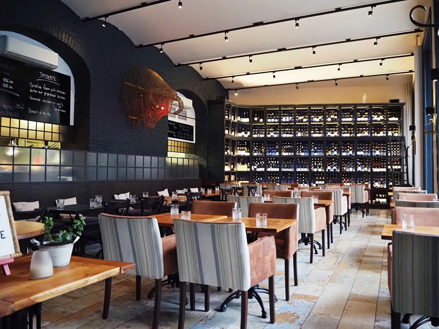 Monarch, Restaurant in Prague