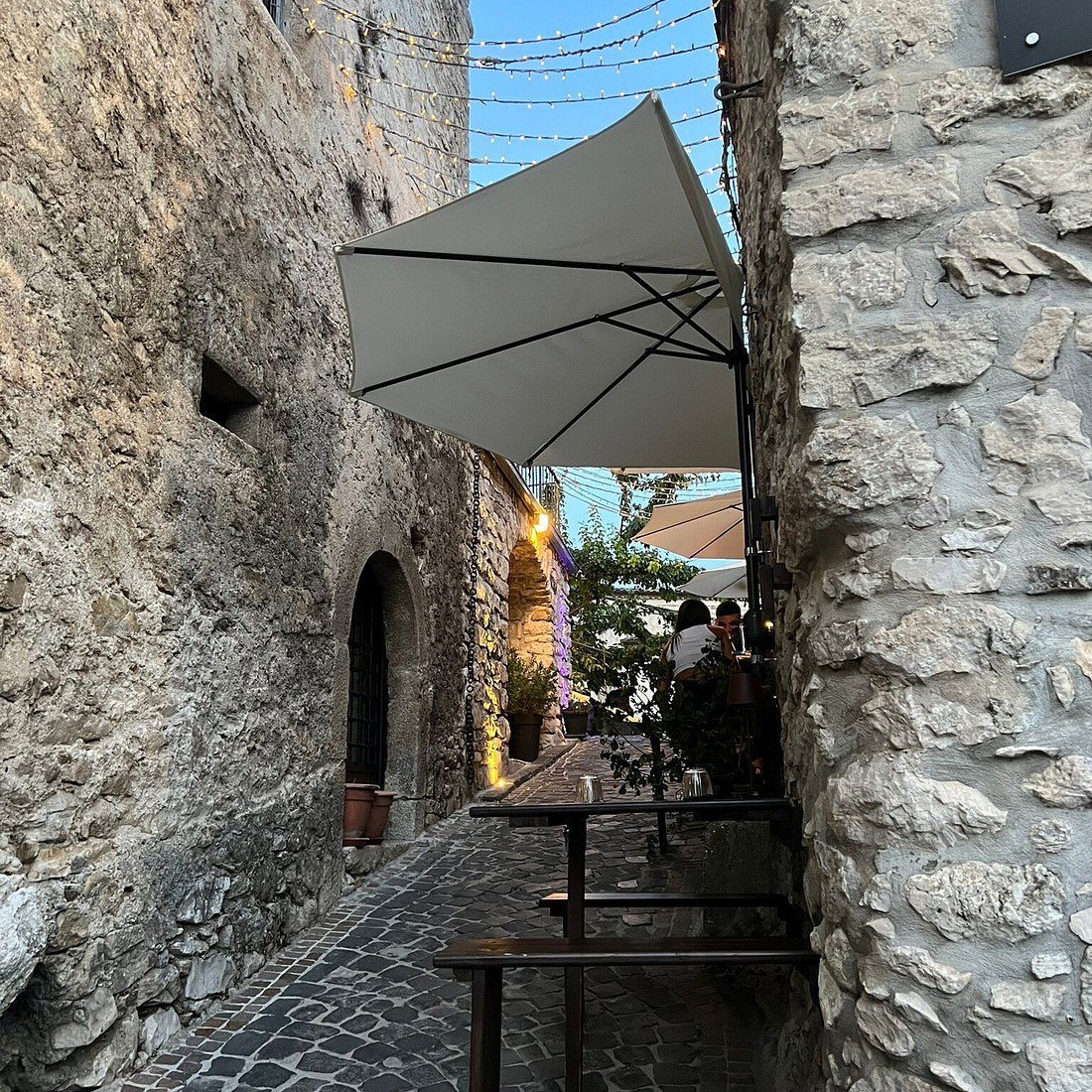 Bas & Co, Restaurant in Pesche