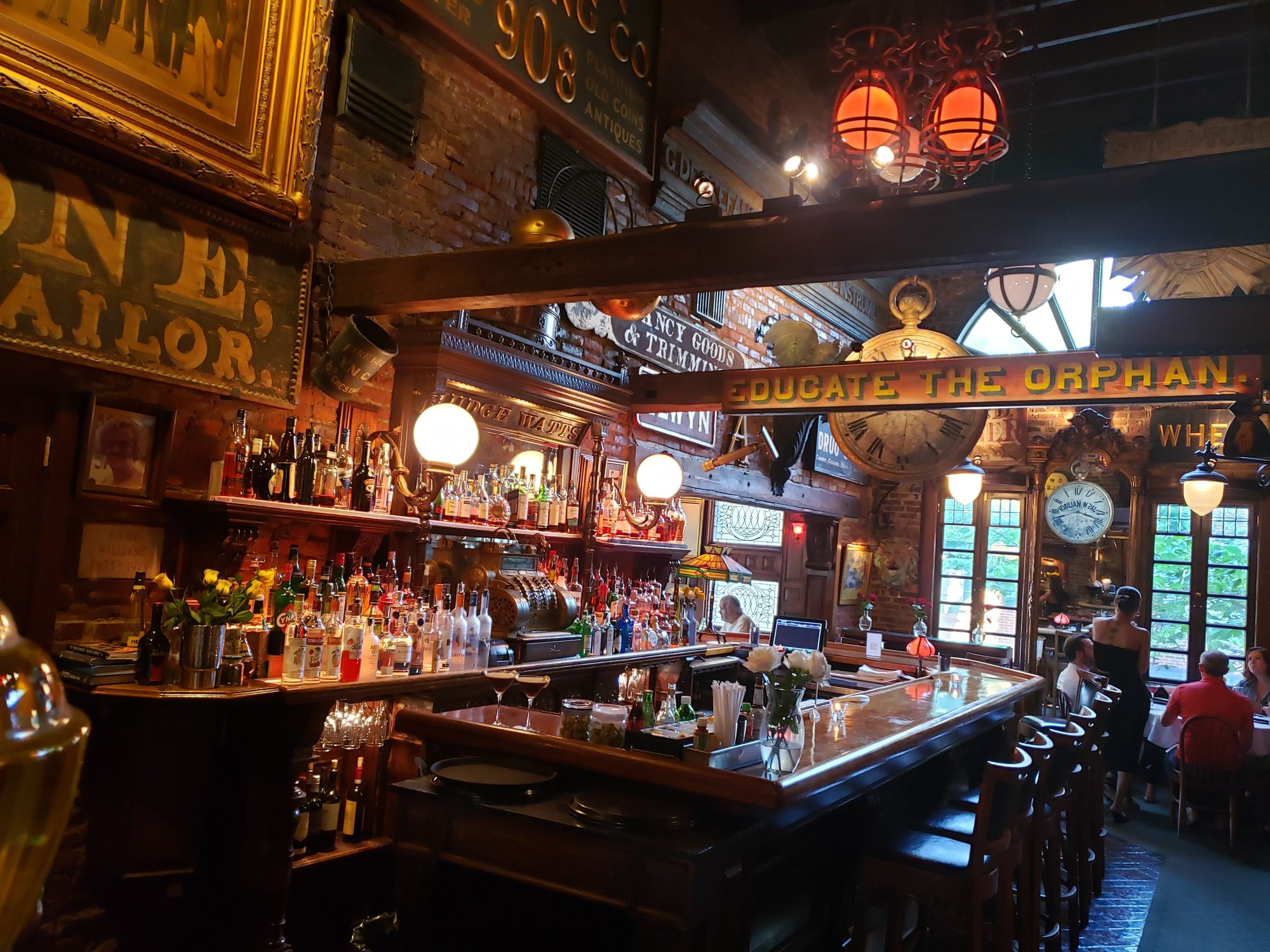 Saloon Restaurant, Restaurant in Philadelphia