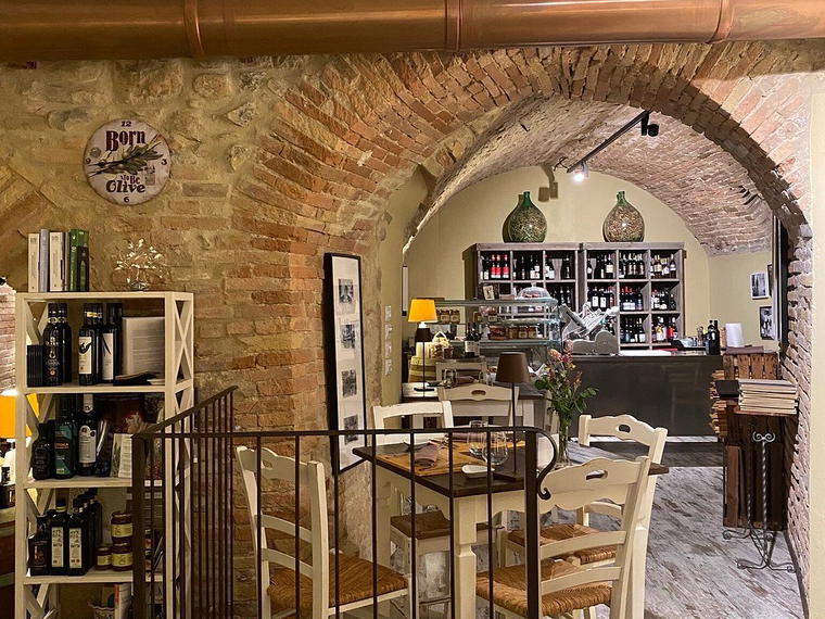 Tipico Osteria dei Sensi, Montone, Italy