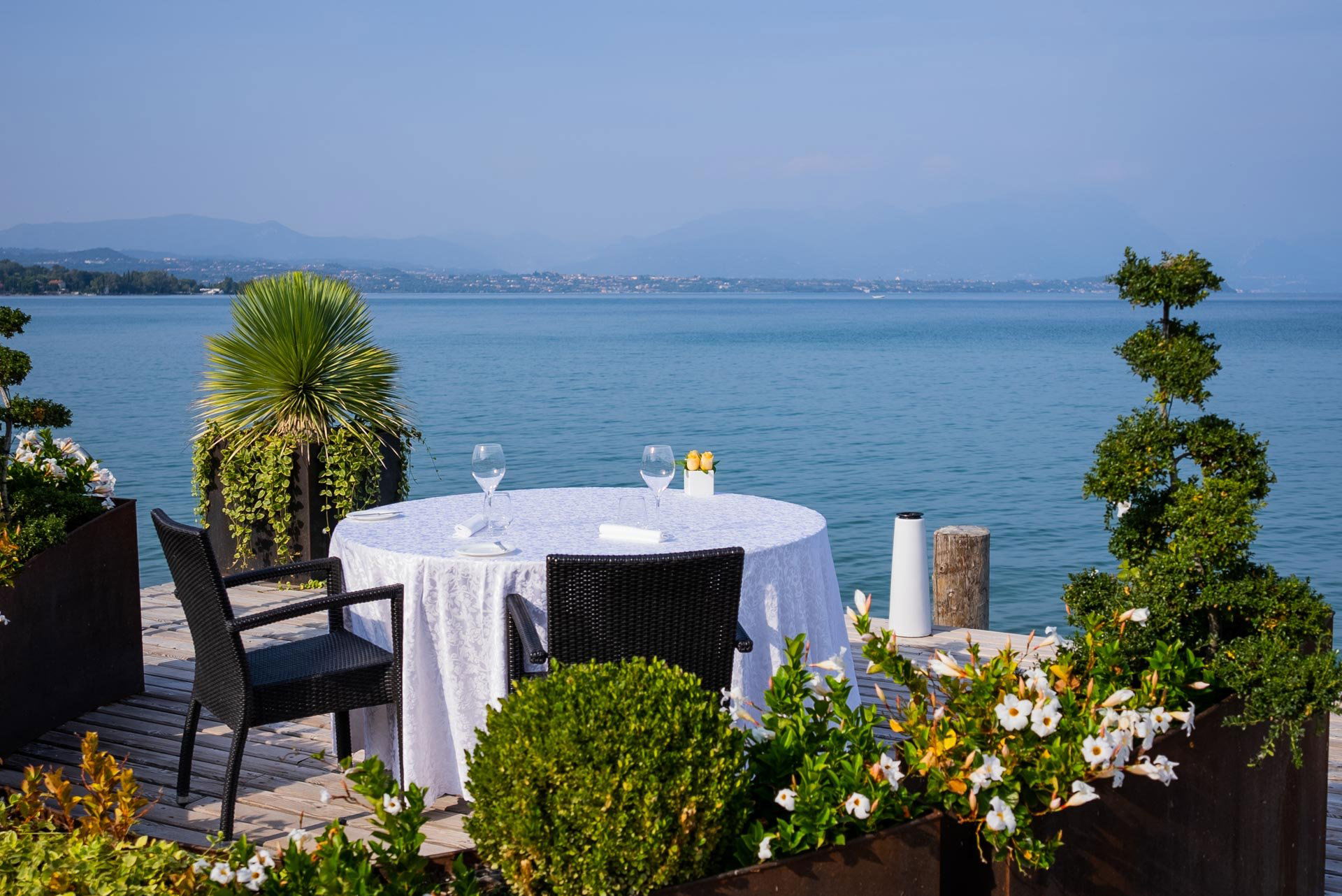 Esplanade restaurant in Desenzano del Garda