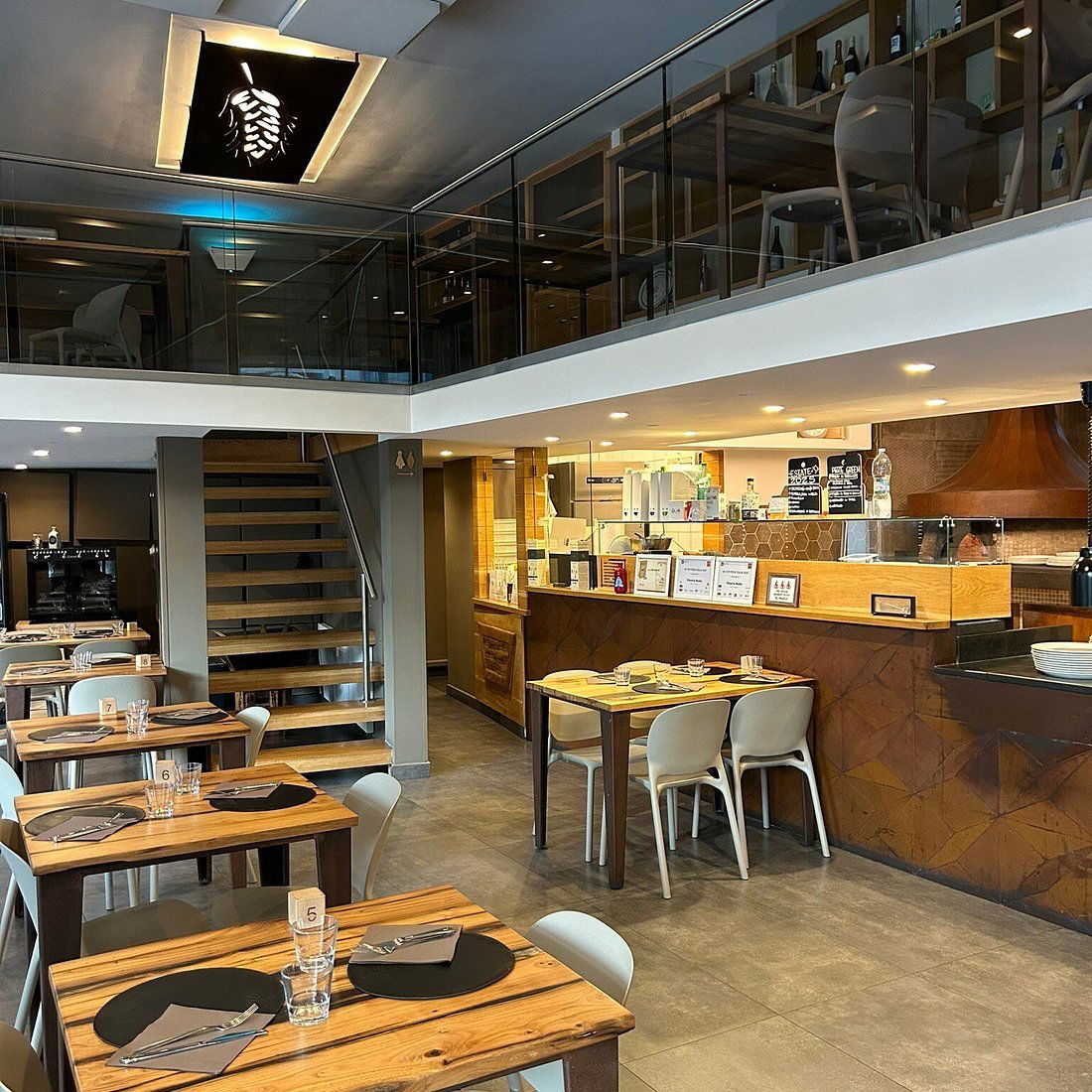 Màdia, Restaurant in Salerno