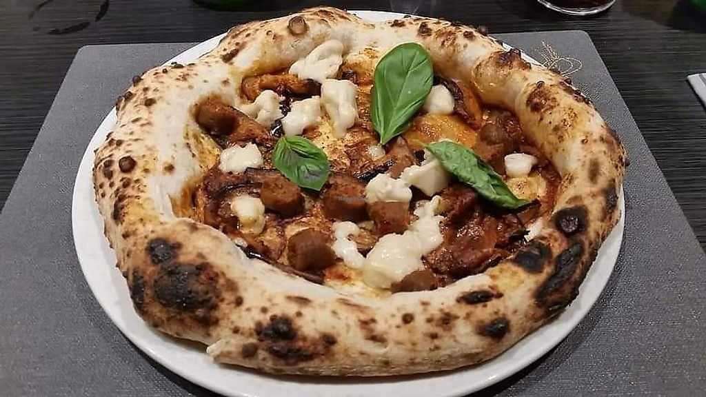 Pizzeria Da Lioniello restaurant in Succivo, Italy