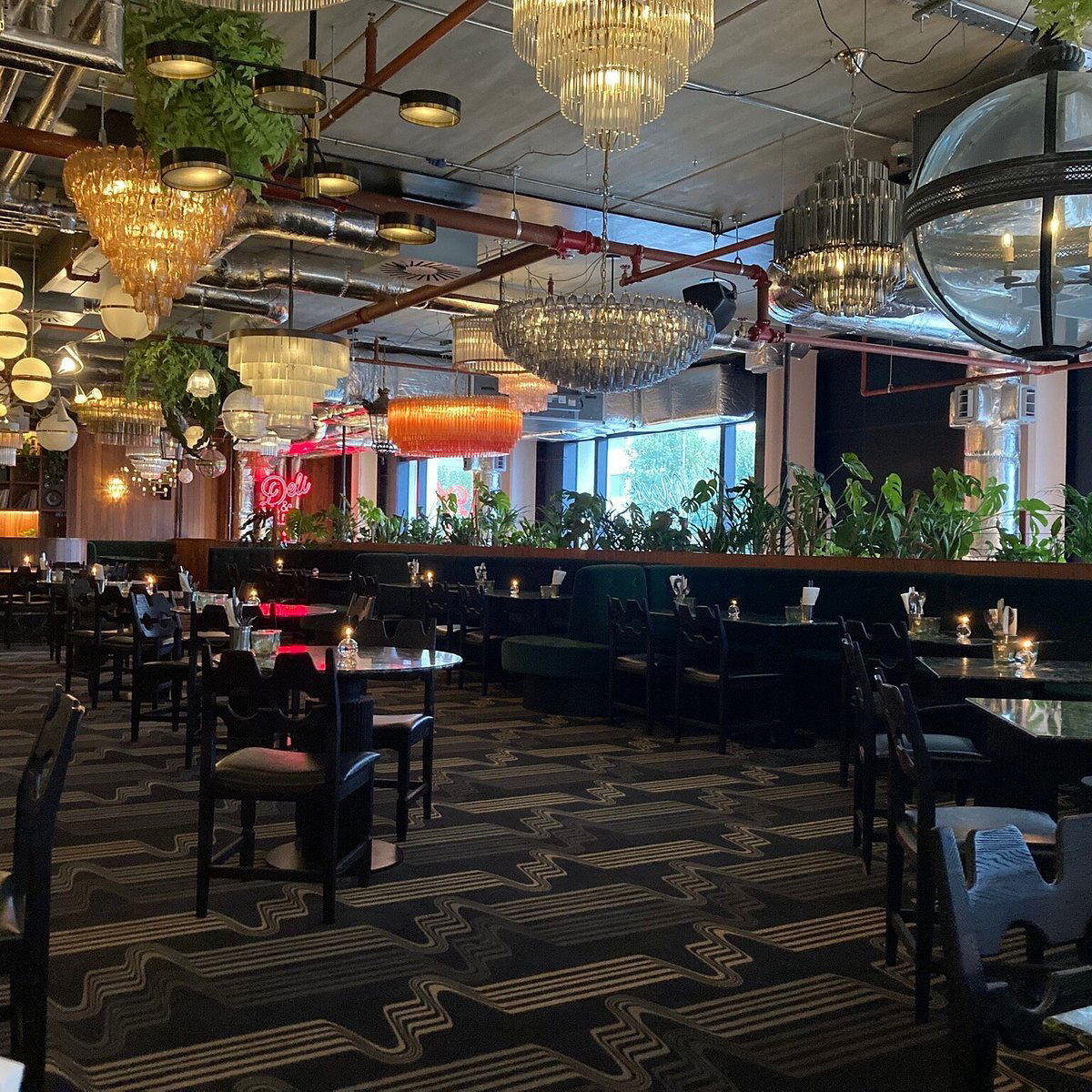 Island restaurant in London