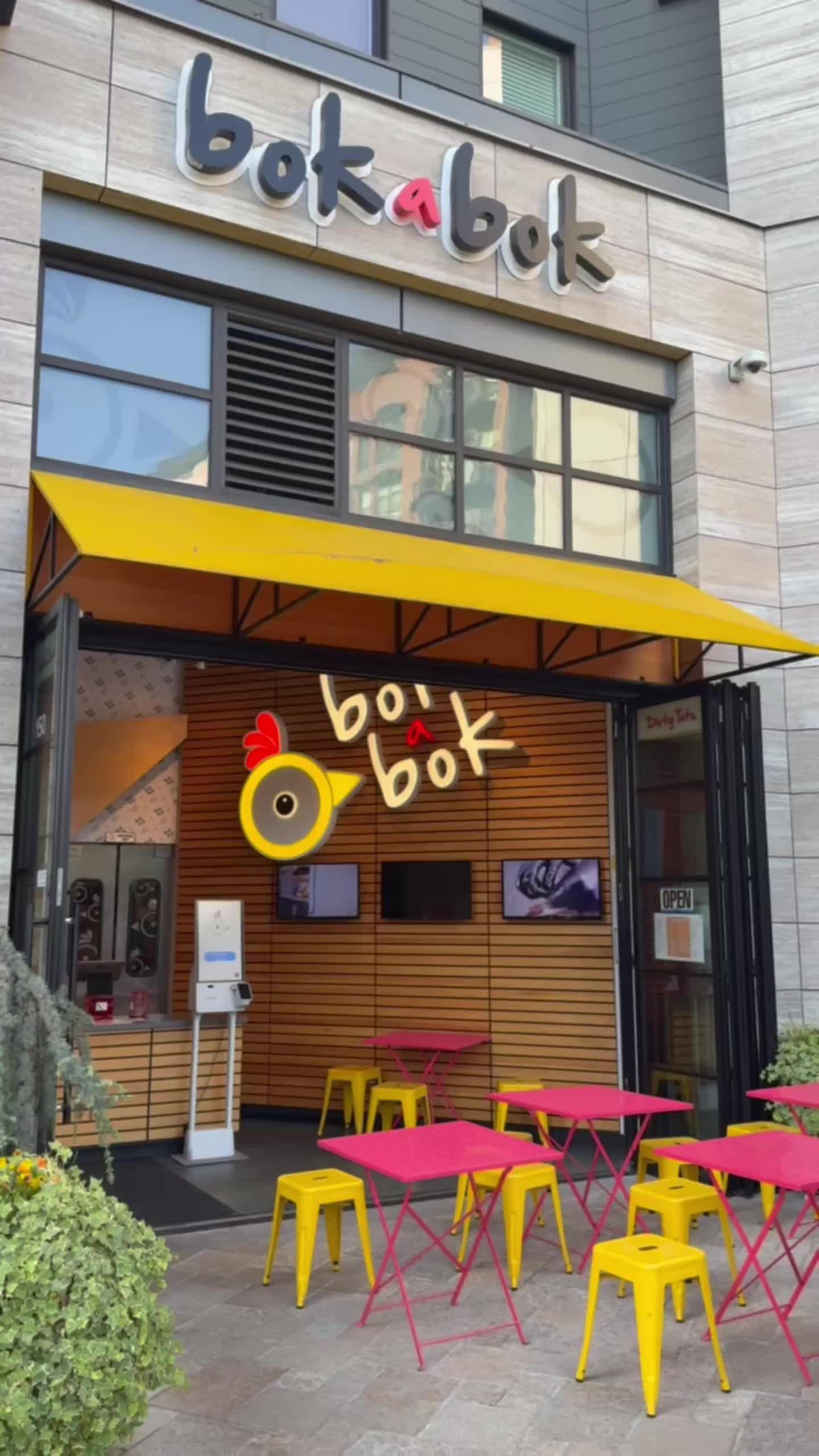 Si! Mon restaurant in Los Angeles, United States