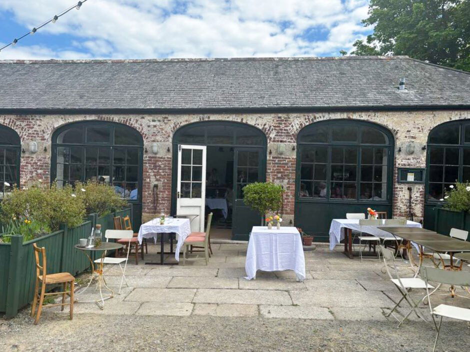 Flora, Restaurant in Trelowarren