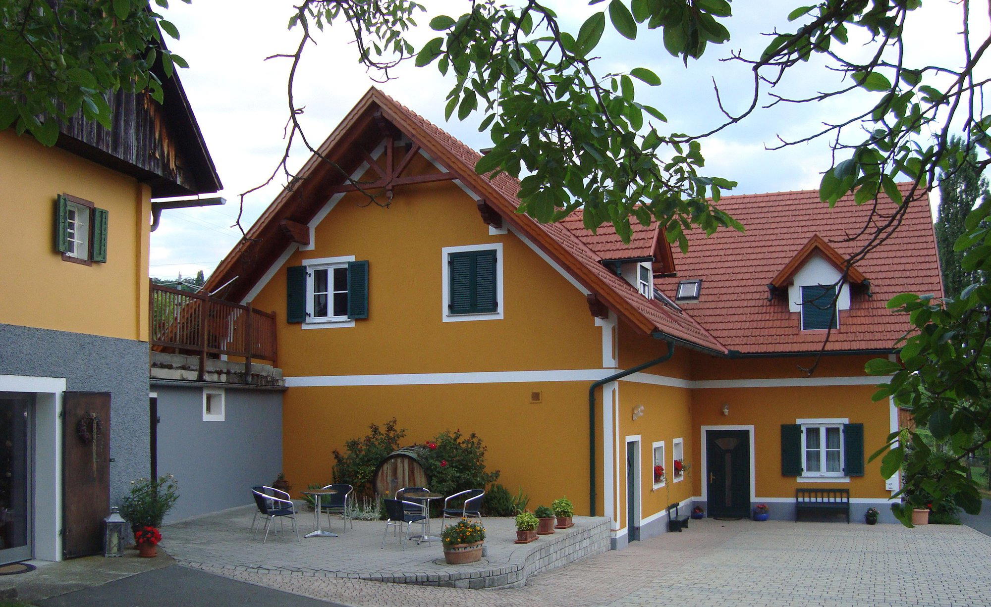 Weingut Gschaar winery in Kloch, Austria