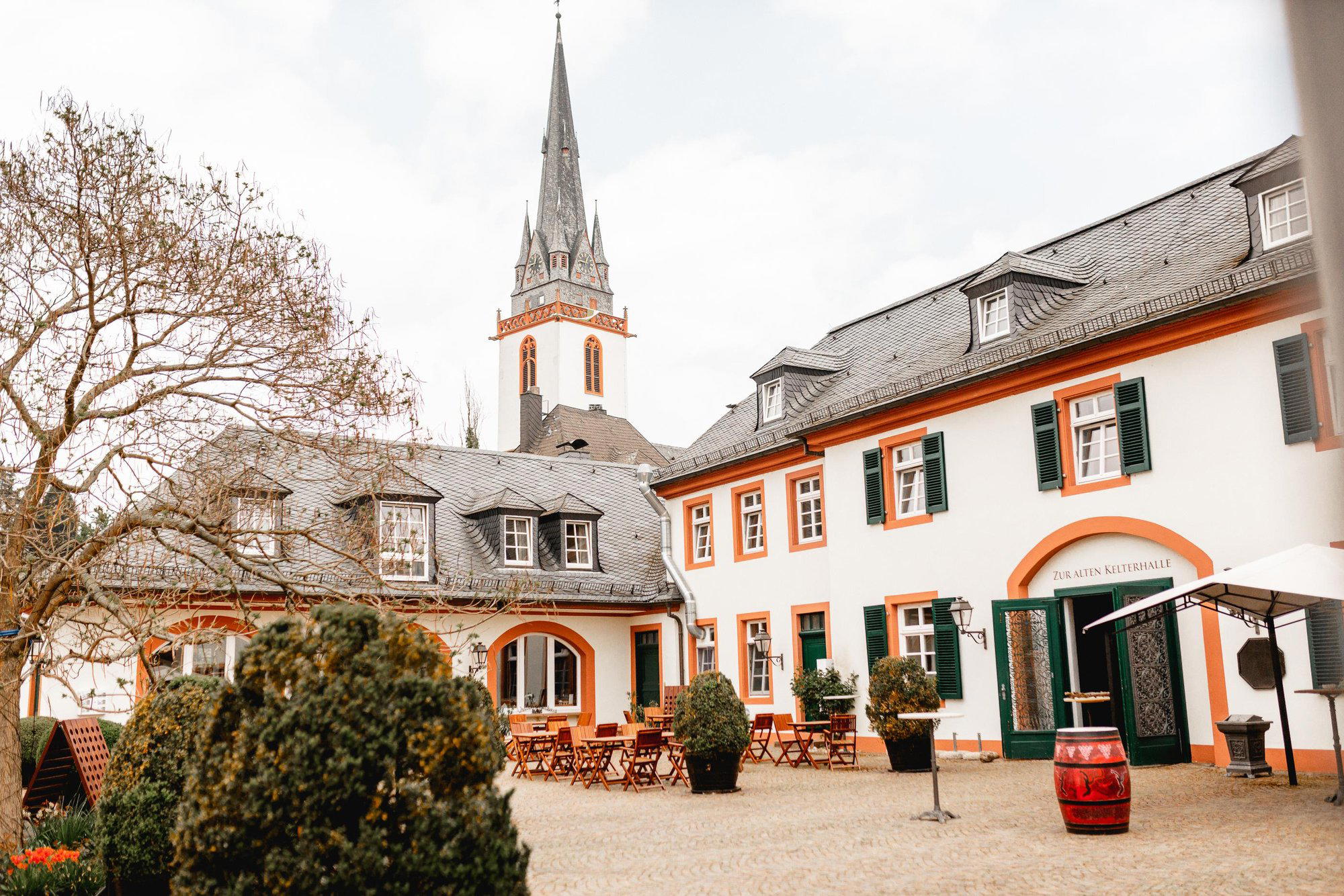 Weingut Schloss Reinhartshausen winery in Eltville Erbach