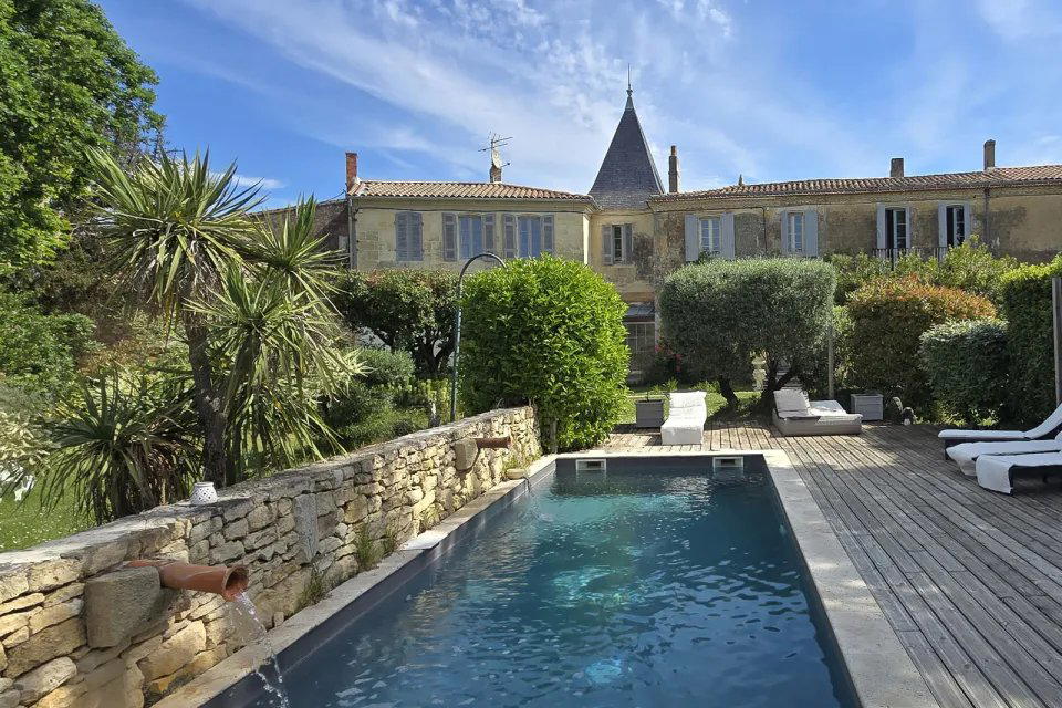 Château Pierre de Montignac winery in Civrac En Medoc