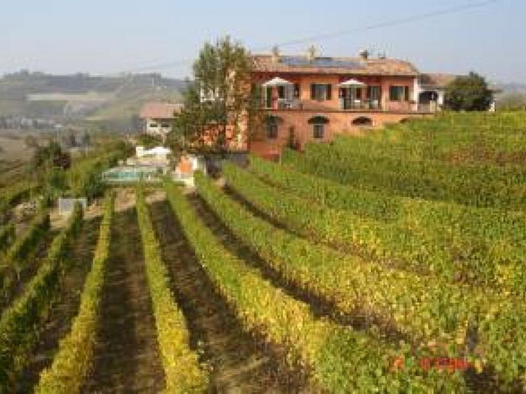 Cascina Galarin, Castagnole Delle Lanze, Italy
