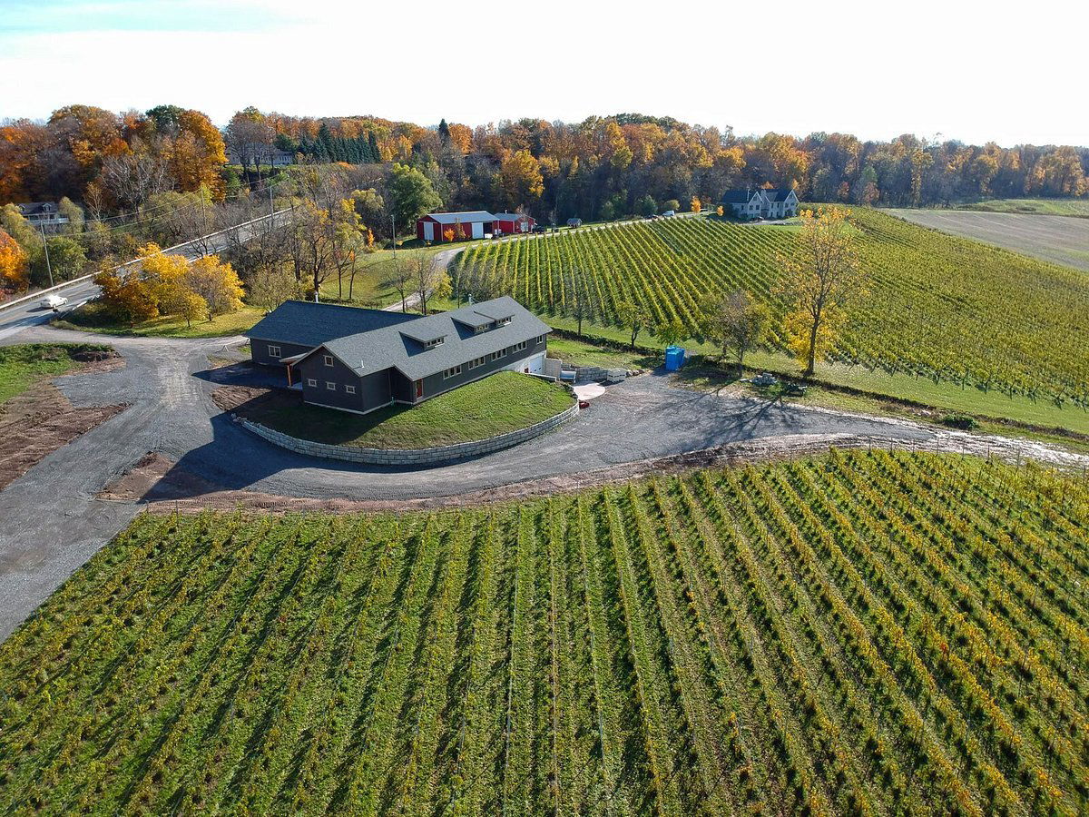 Arrowhead Spring Vineyard, Winery in Lockport