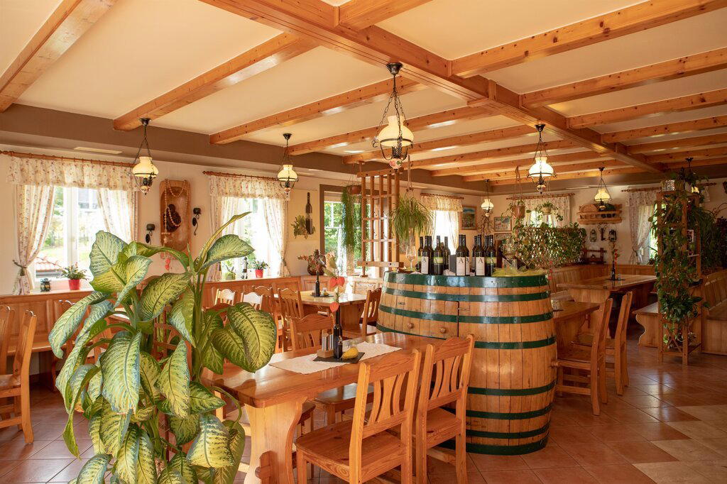 Weingut Buschenschank Altenbacher winery in Tieschen