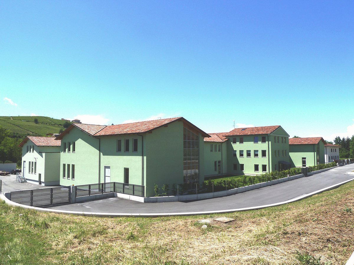 Azienda Agricola Luigi Pira winery in Serralunga d'Alba