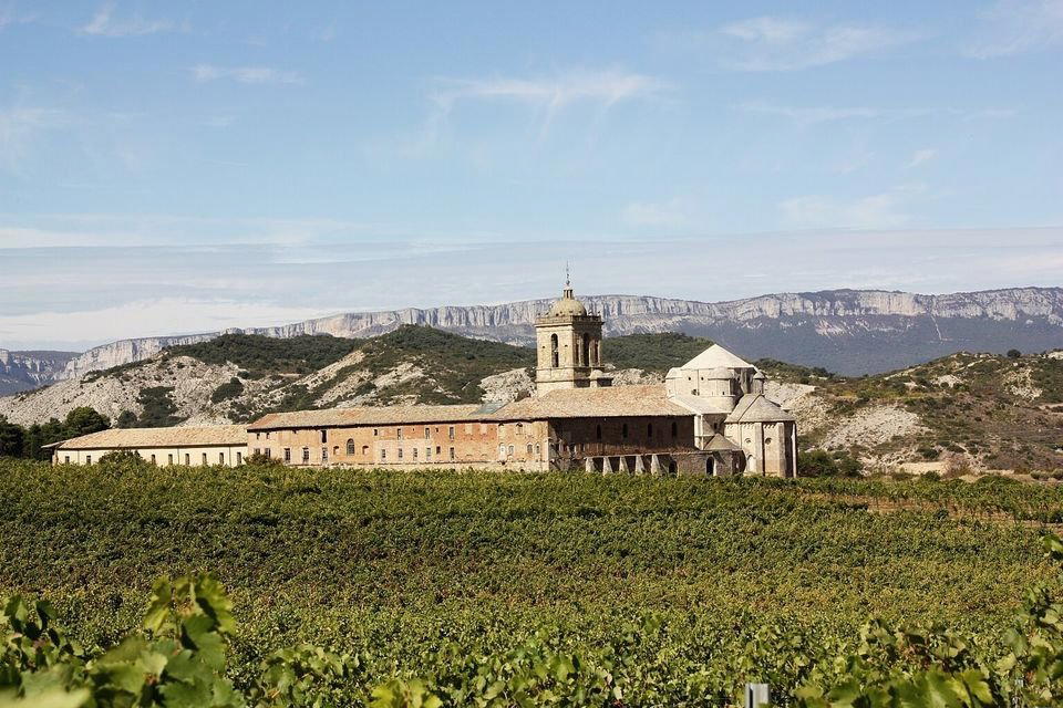 Pago de Larrainzar winery in Ayegui