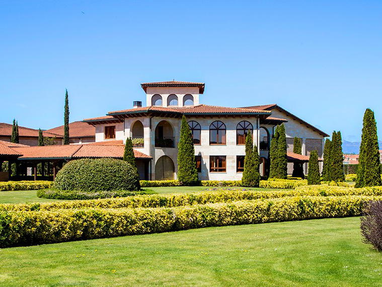 Bodegas Altanza, Fuenmayor, Spain