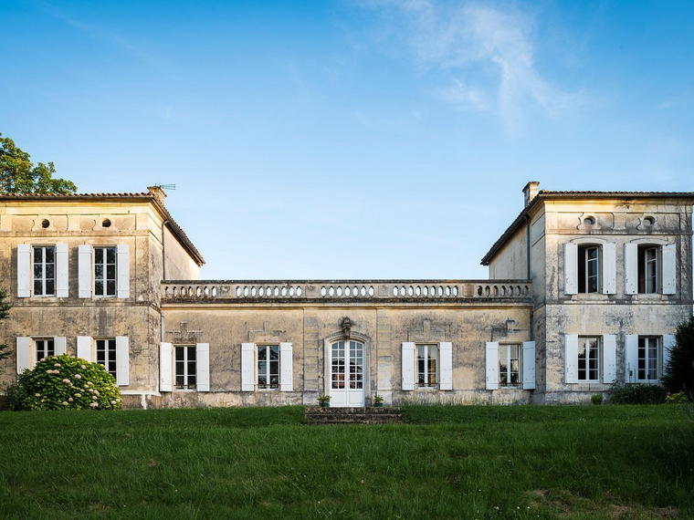 Château Carbonneau, Pessac Sur Dordogne, France