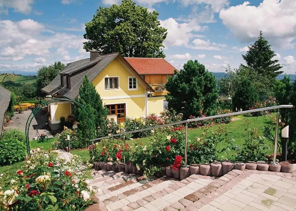 Weingut Lambauer winery in Kitzeck Im Sausal