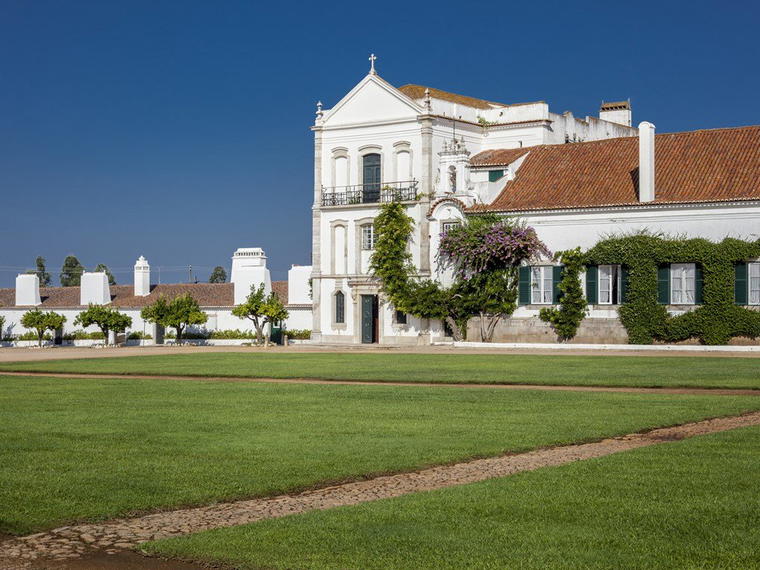 Dona Maria - Julio Bastos, Estremoz, Portugal