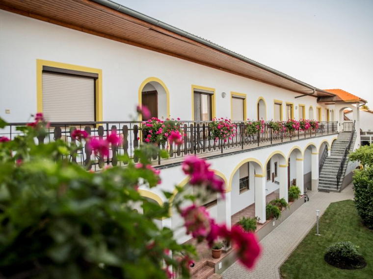 Arkadenweingut Walter Heiss, Illmitz, Austria