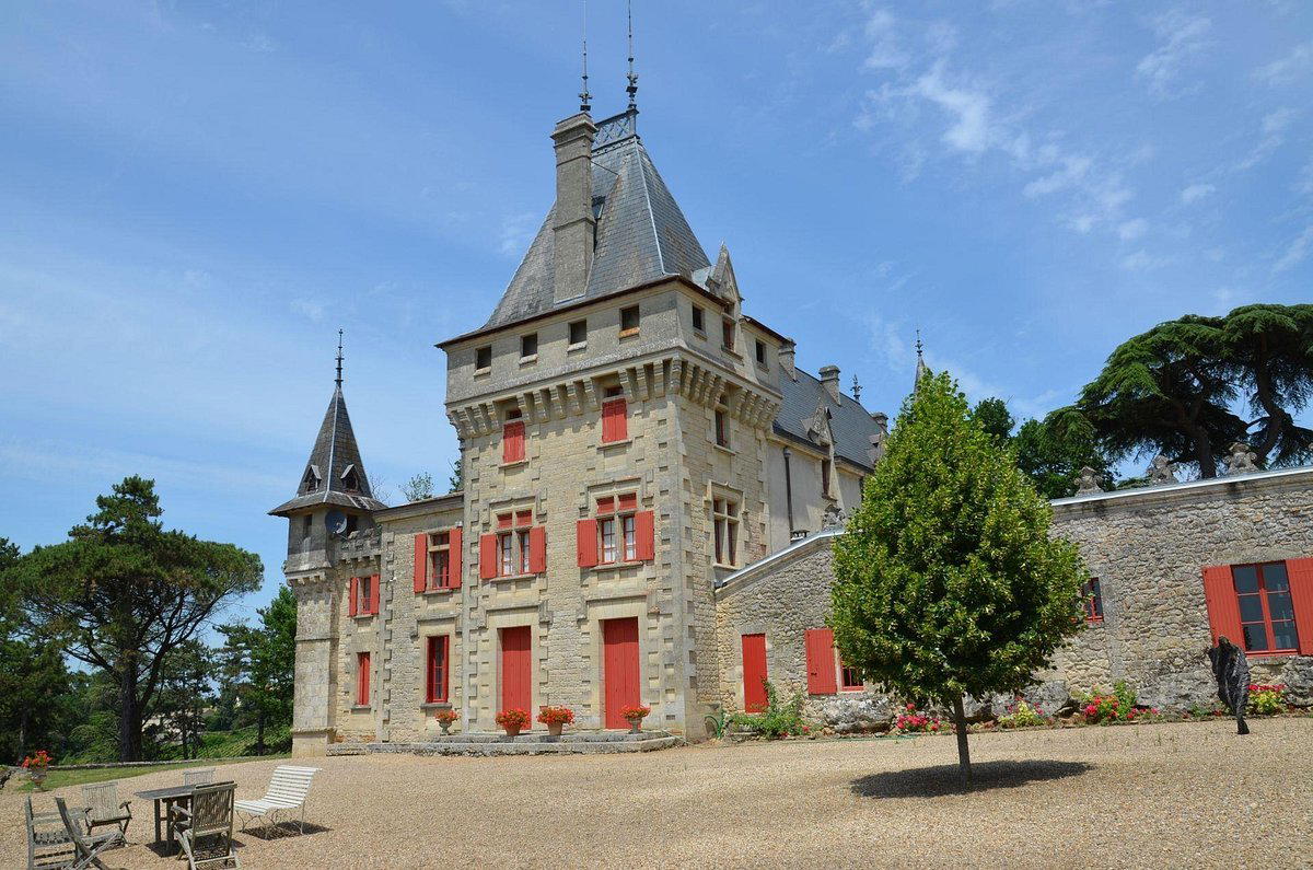Château de Pressac winery in Saint Etienne De Lisse