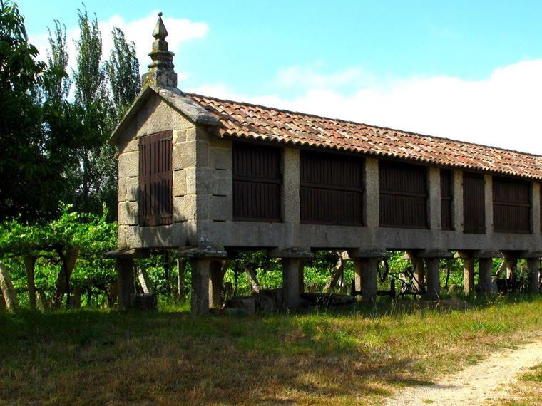 Bodegas Fulcro, Vilalonga, Spain