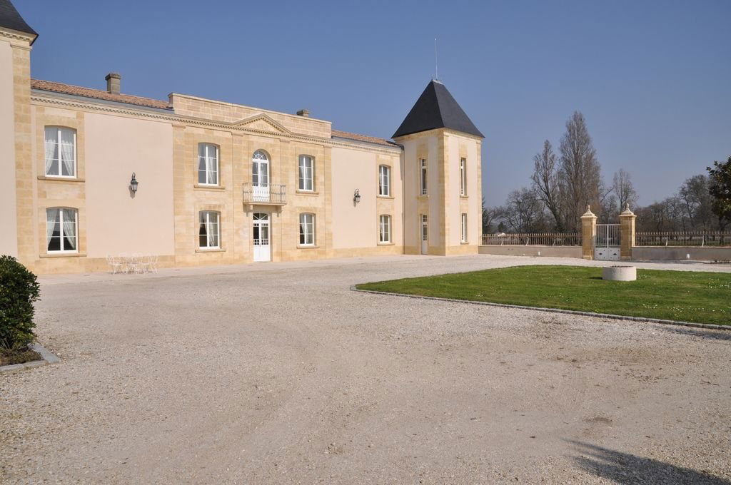 Chateau Haut-Moulin, Winery in Braud Et Saint Louis