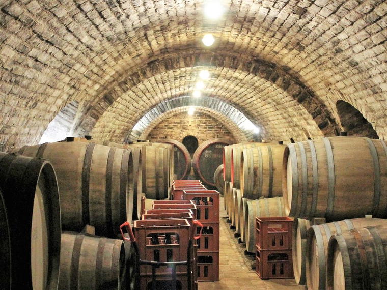Csetvei Pince, Mór, Hungary