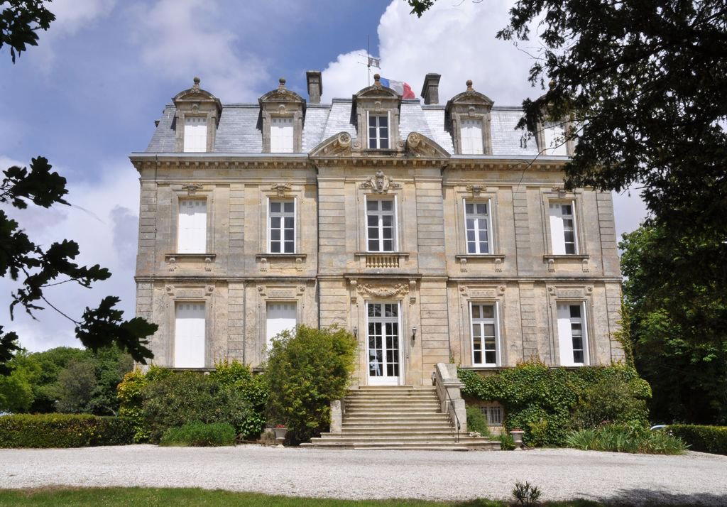 Chateau L'Ambroisie winery in Les Artigues De Lussac, France