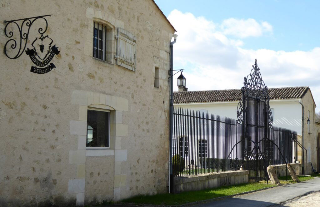 Chateau Lisennes, Winery in Tresses