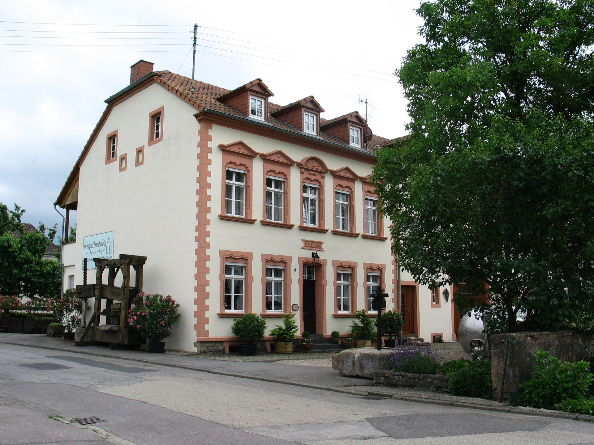 Weingut Ernst Hein winery in Temmels
