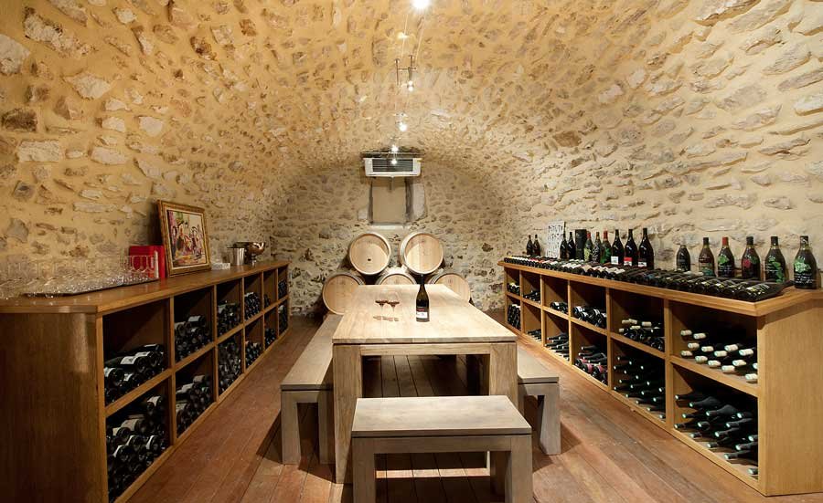 Domaine de Grangeneuve winery in Roussas