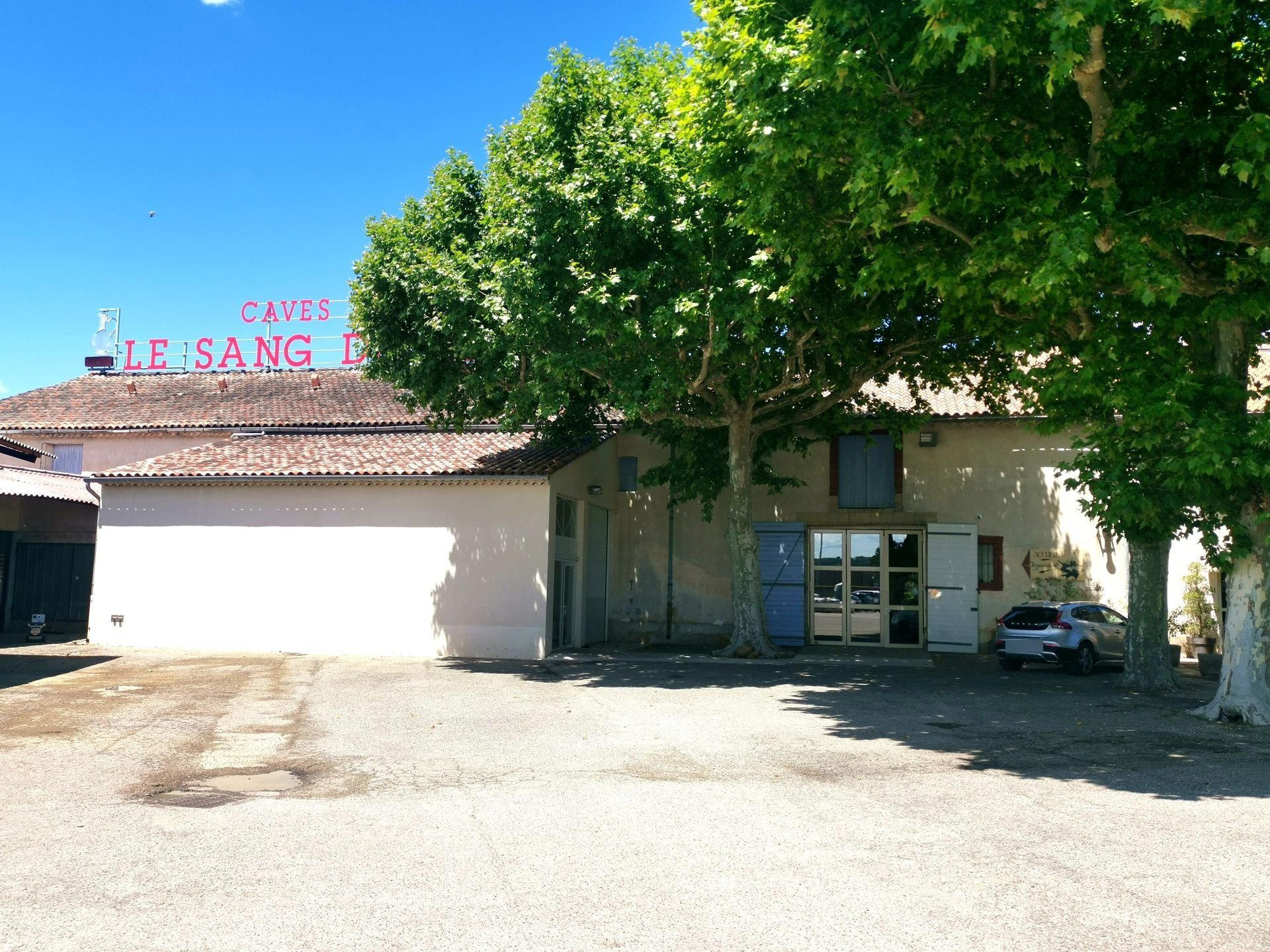 Caves Jamet winery in Courthézon