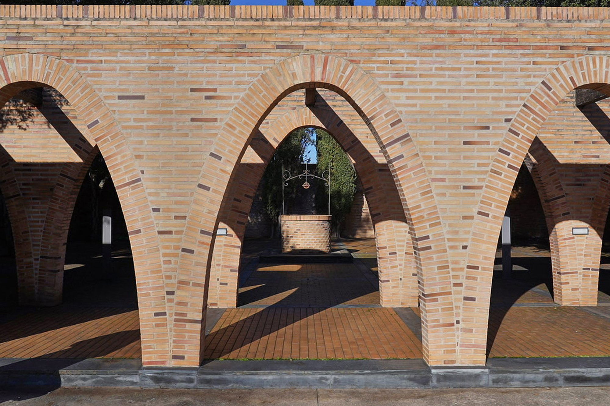 Bodega Pirineos, S.A., Winery in Barbastro