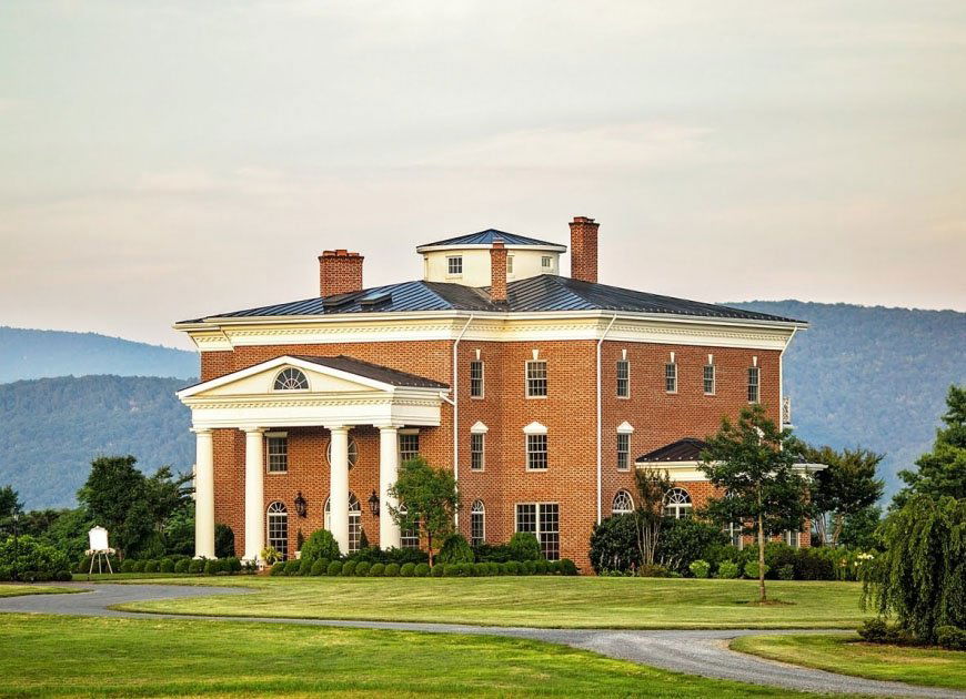 Brix & Columns Vineyards, Winery in McGaheysville
