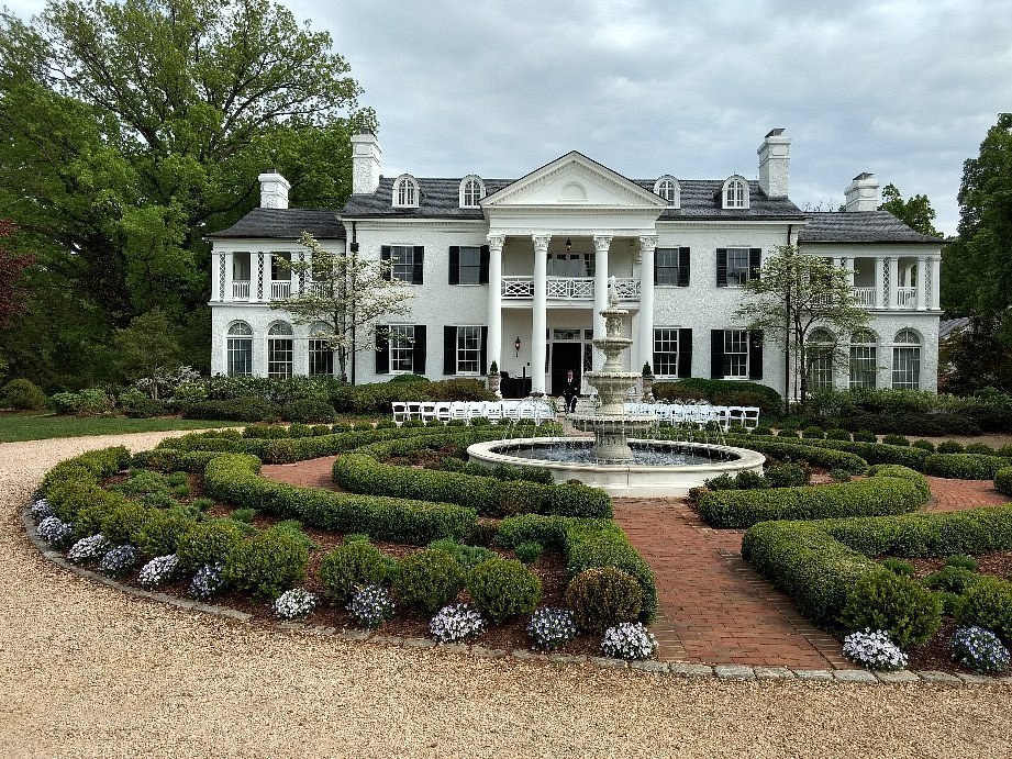 Keswick Vineyards winery in Keswick, United States