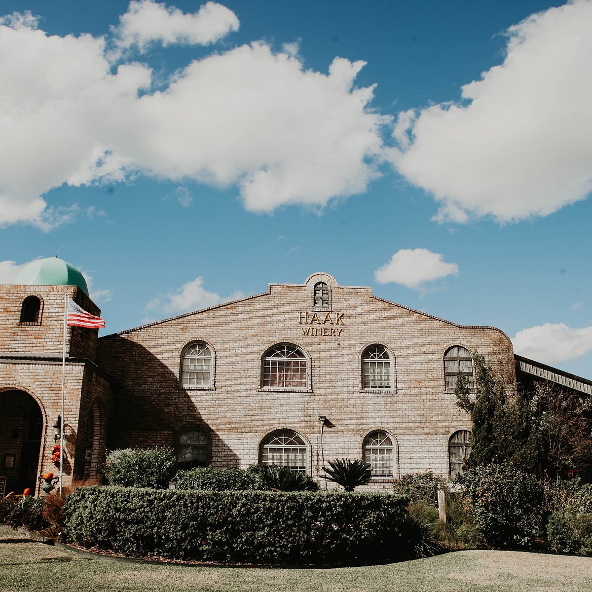 Haak Vineyards & Winery